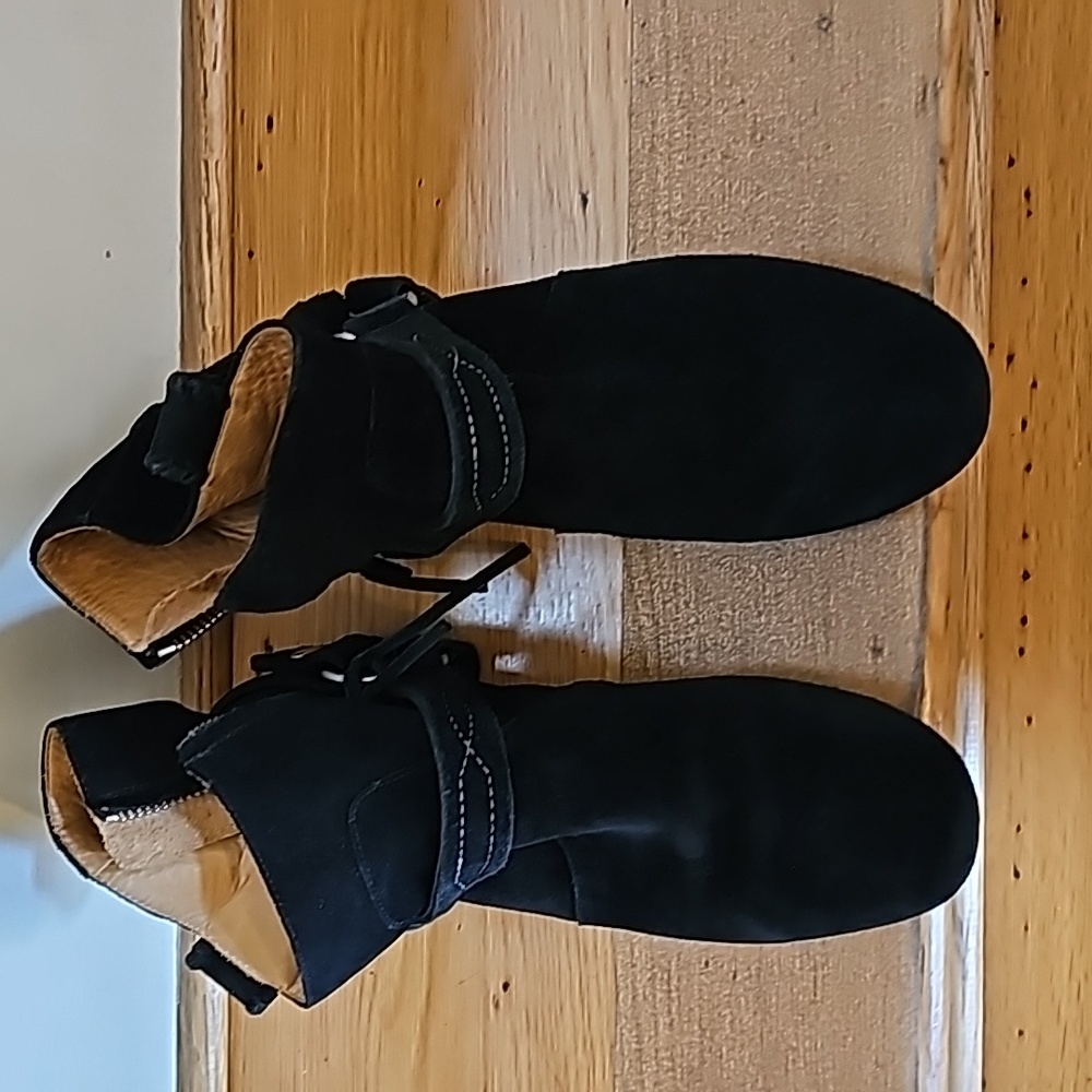 Isabel Marant Black Suede Ankle Boots with Tan Heel Detail - Picture 2 of 3